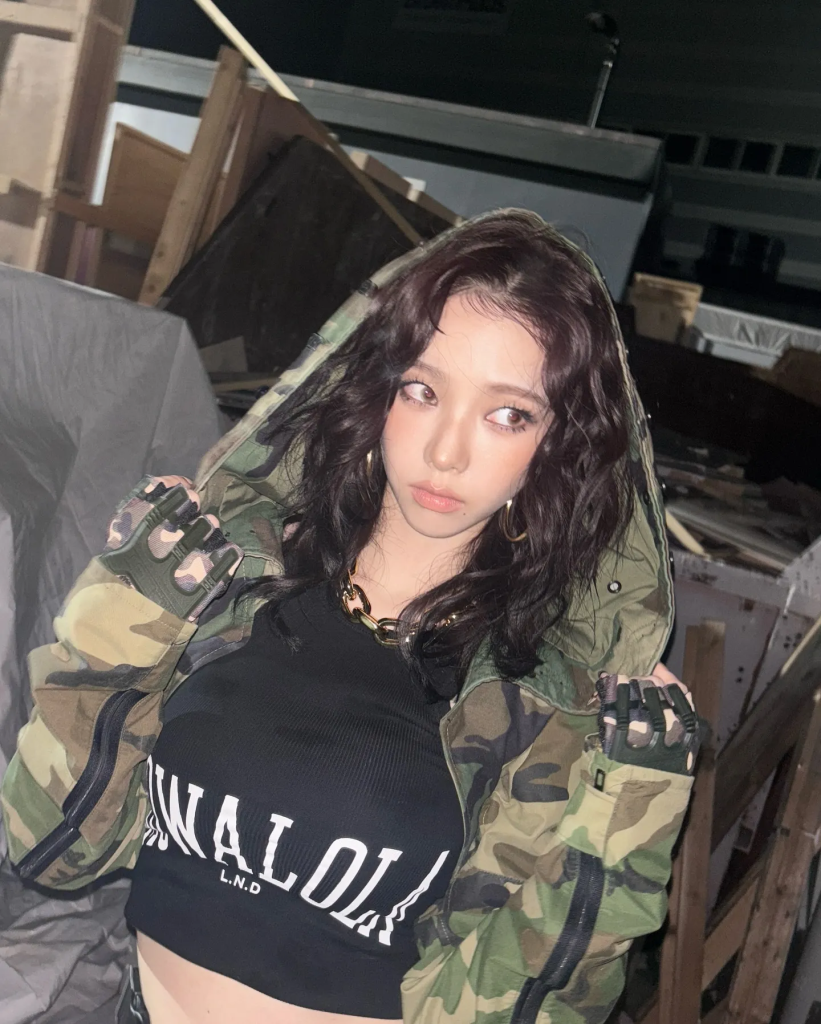Họa tiết camo là gì? Học cách sao Hàn phối họa tiết camo làm "lớp ngụy trang" cá tính cho phong cách hàng ngày