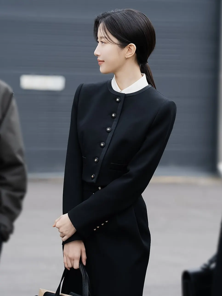 Moon Ga Young hóa nàng công sở thanh lịch trong “Law and the City” nhờ cách phối áo vest blazer nữ tinh tế