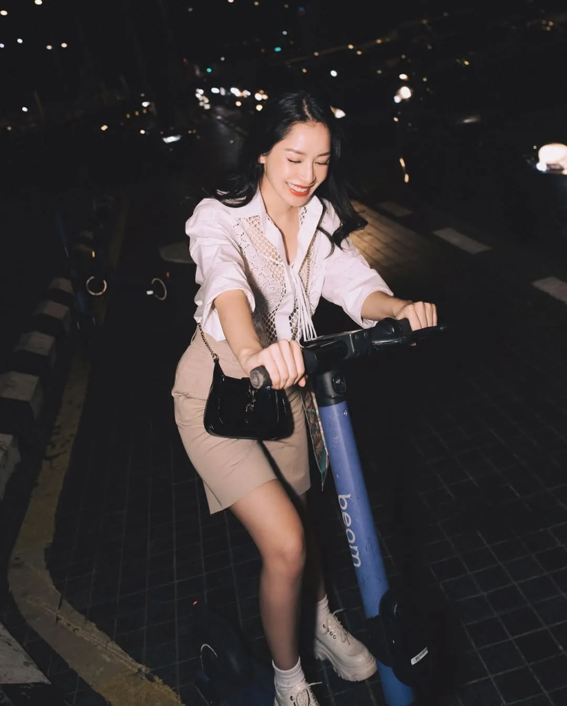 Chi Pu. Ảnh: @chipupu - Học 4 lối phối đồ màu be đẹp như fashionista (Chi Pu, Quỳnh Anh Shyn,...)