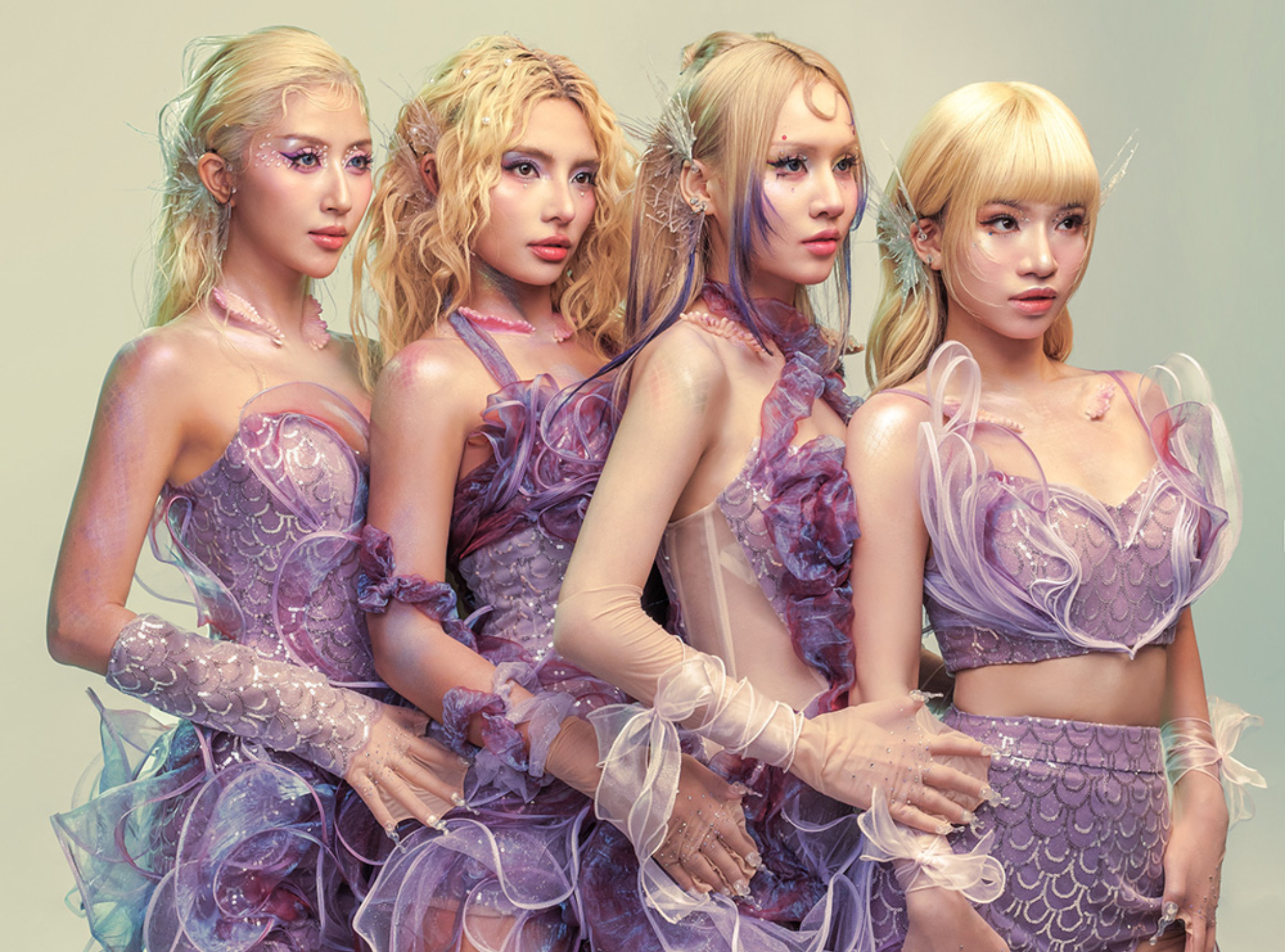 Mermaidcore - Bắt sóng thời trang "tiên cá" từ biển cả cùng các Em Xinh Say Hi và sao quốc tế