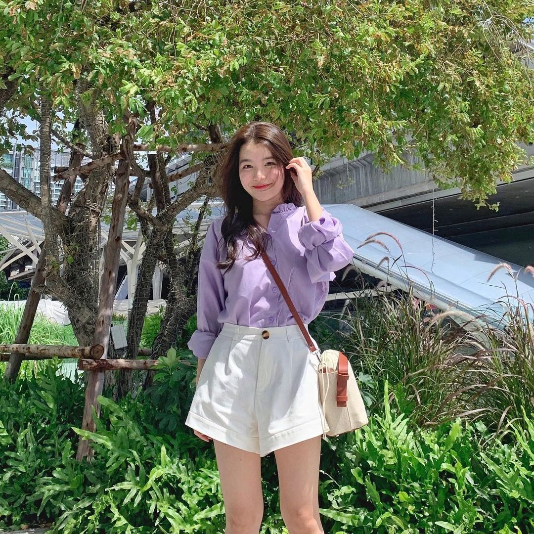 Phối đồ tím pastel dạo phố năng động. Ảnh: internet.