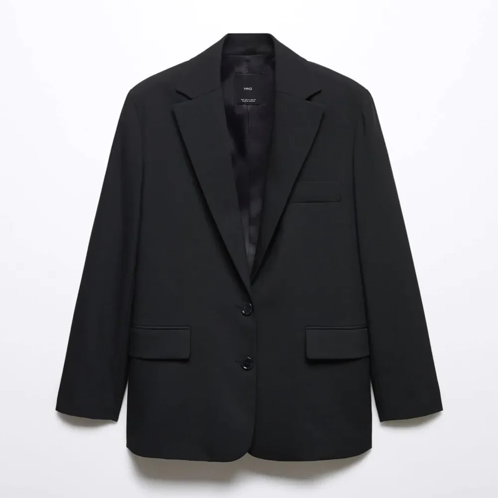 Hóa vibe nữ tổng tài nhờ học Rosé (BLACKPINK) với cách phối áo blazer với quần jean nữ