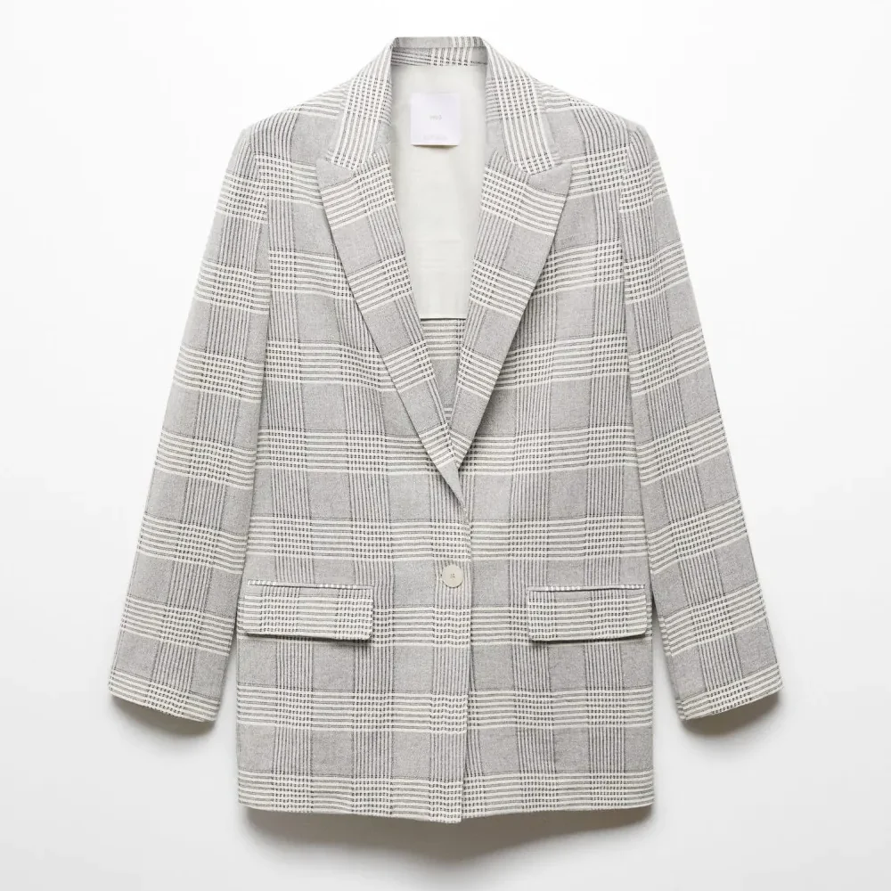 Hóa vibe nữ tổng tài nhờ học Rosé (BLACKPINK) với cách phối áo blazer với quần jean nữ