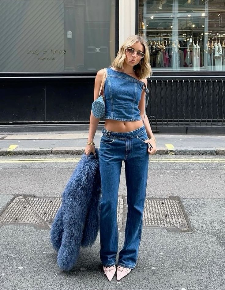Denim-on-denim thập niên 80-90. Ảnh: internet.