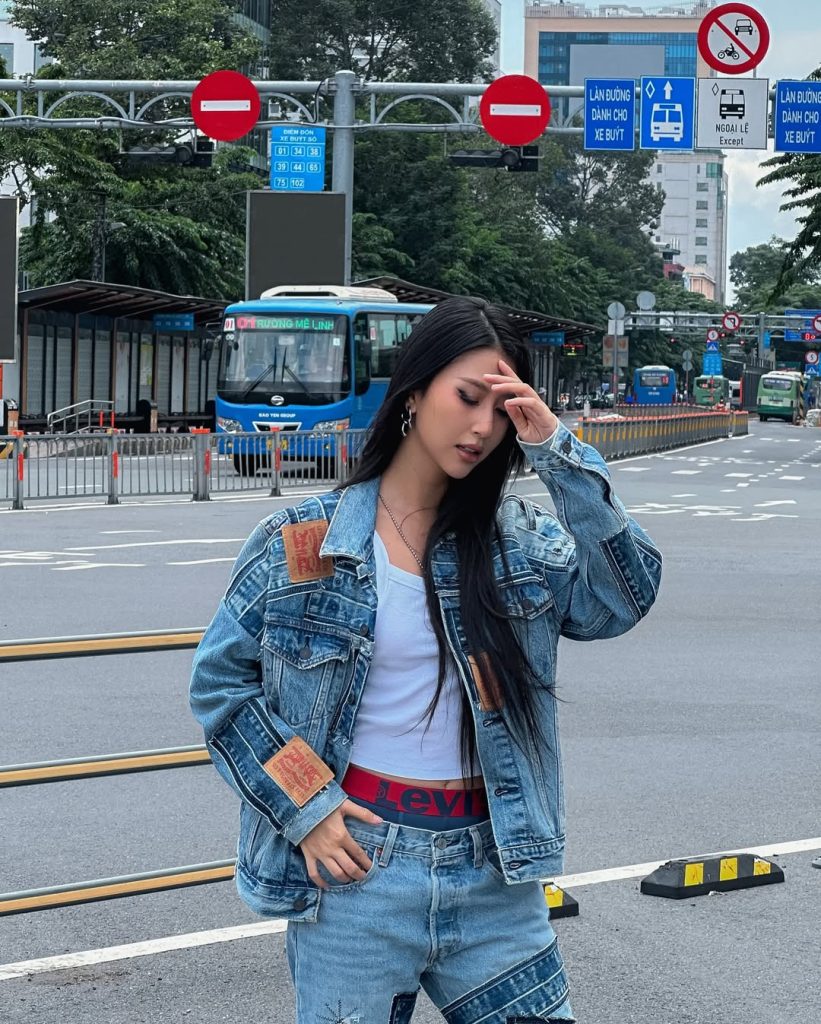 Học ngay cách phối áo khoác jeans đẹp chuẩn fashionista