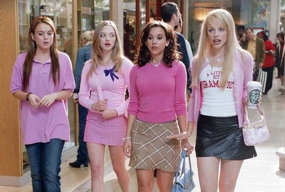 Remake outfit Y2K nữ “Mean Girls” thập niên 2000s thành phiên bản hiện đại chuẩn fashionista