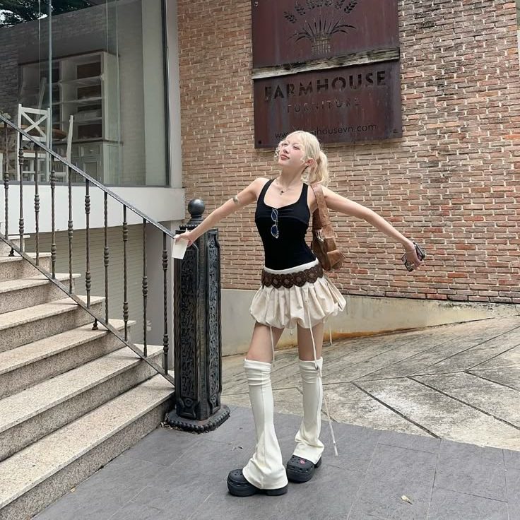 Không thể phủ nhận rằng micro skirt mang lại cho phái đẹp những giá trị thời trang đặc biệt. Ảnh: internet.