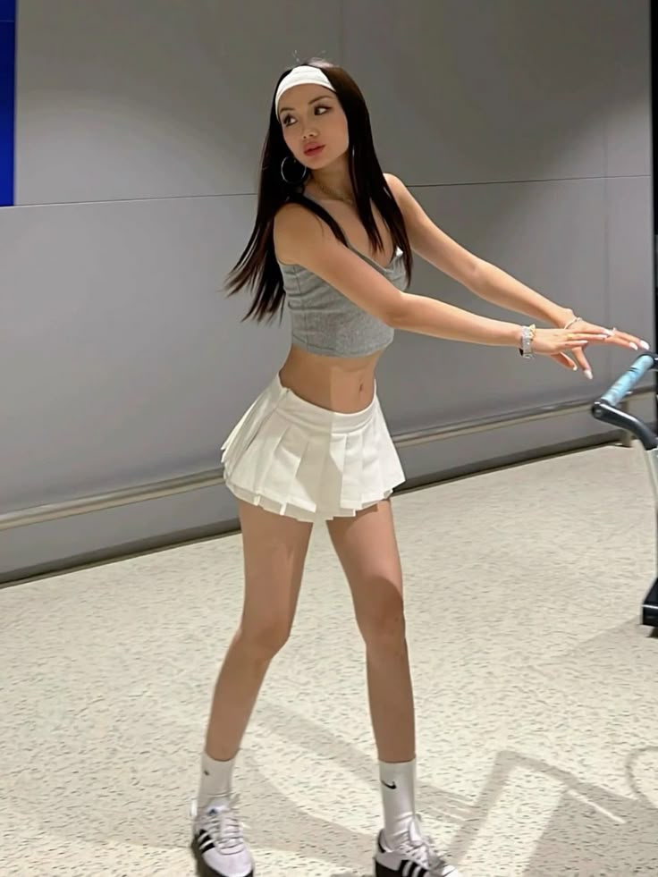 Không thể phủ nhận rằng micro skirt mang lại cho phái đẹp những giá trị thời trang đặc biệt. Ảnh: internet.