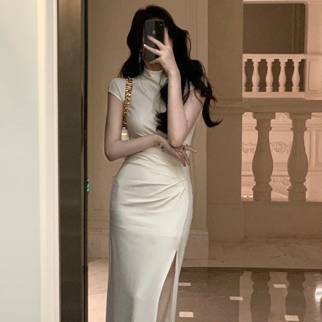 Đầm xẻ tà. Ảnh: internet.