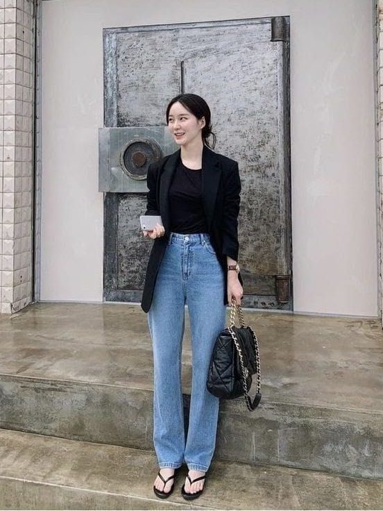 Diện cùng quần jeans dáng suông đầy thanh lịch. Ảnh: internet.