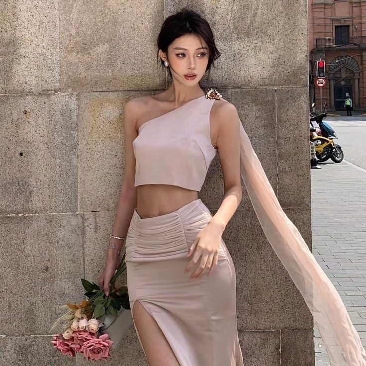 Váy lụa xẻ tà