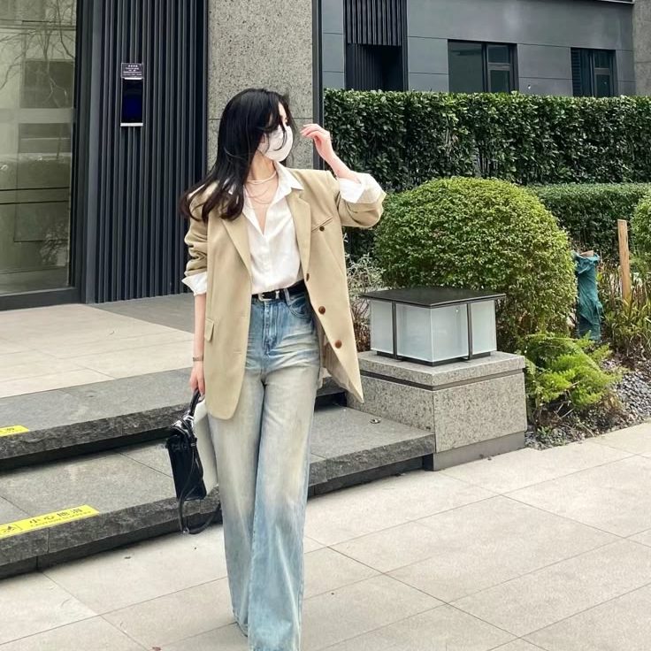 Áo khoác blazer dáng rộng thích hợp cho phong cách công sở. Ảnh: internet.