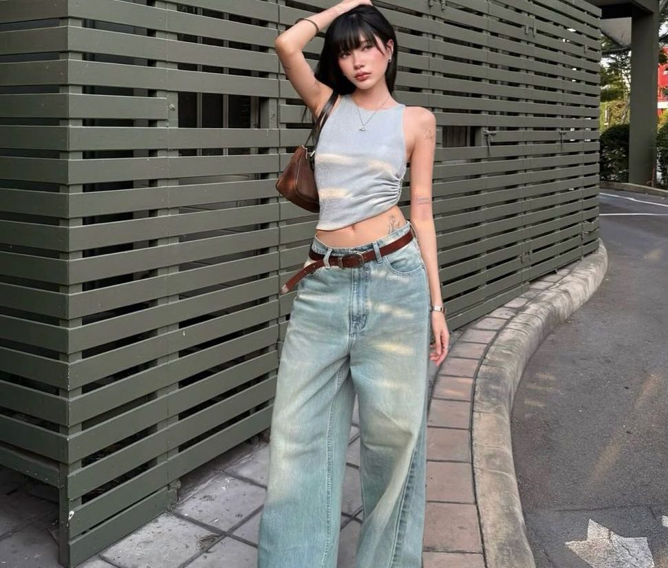 Áo ba lỗ và quần jeans