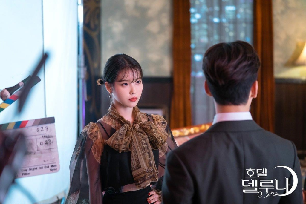 IU trong phim Hotel del Luna. Ảnh: Phim Hotel del Luna
