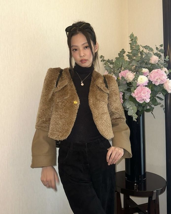 JENNIE (BLACKPINK). Ảnh: @jennierubyjane - Gợi ý 5 tông màu mùa Thu dẫn đầu xu hướng thời trang từ fashionista