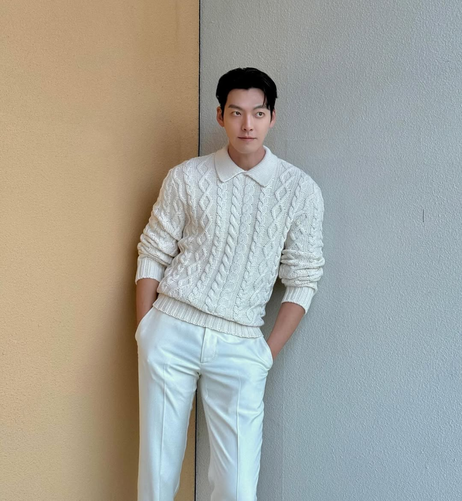 Kim Woo Bin. Ảnh: Instagram @____kimwoobin - Phong là gì? Cách phối áo polo nam chuẩn Preppy như các "nam thần" quốc tế