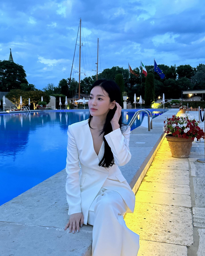 Công thức phối đồ công sở với bản phối màu trung tính