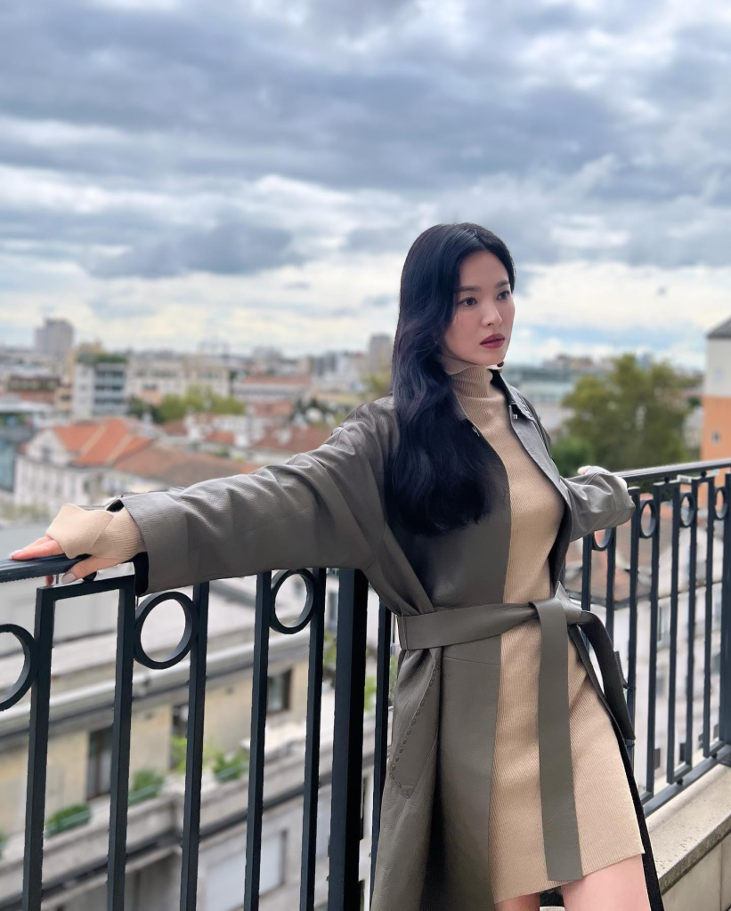 Song Hye Kyo cùng những bản phối màu trung tính đúng chuẩn quý cô thanh lịch