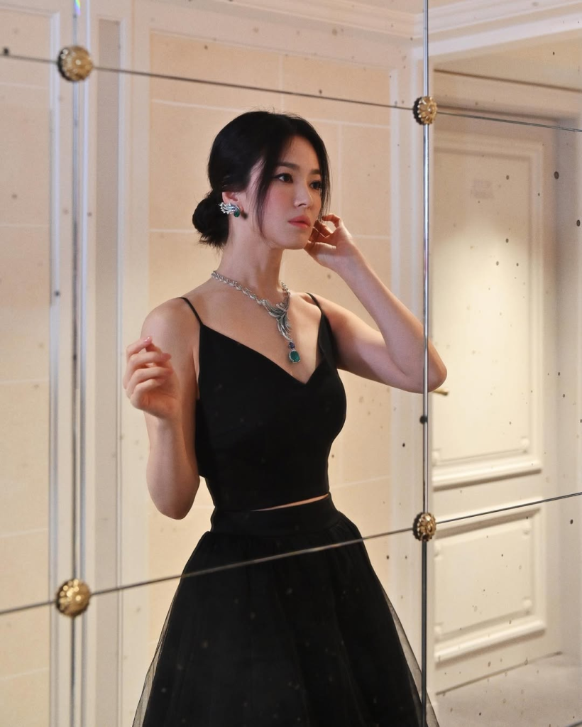 Song Hye Kyo cùng những bản phối màu trung tính đúng chuẩn quý cô thanh lịch
