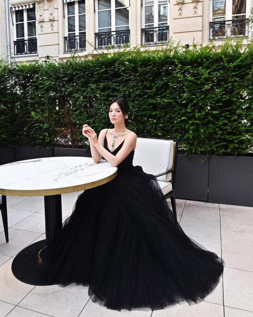 Song Hye Kyo cùng những bản phối màu trung tính đúng chuẩn quý cô thanh lịch