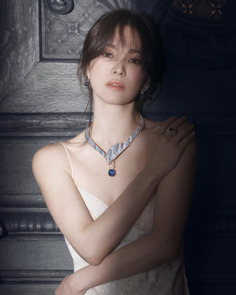 Song Hye Kyo cùng những bản phối màu trung tính đúng chuẩn quý cô thanh lịch
