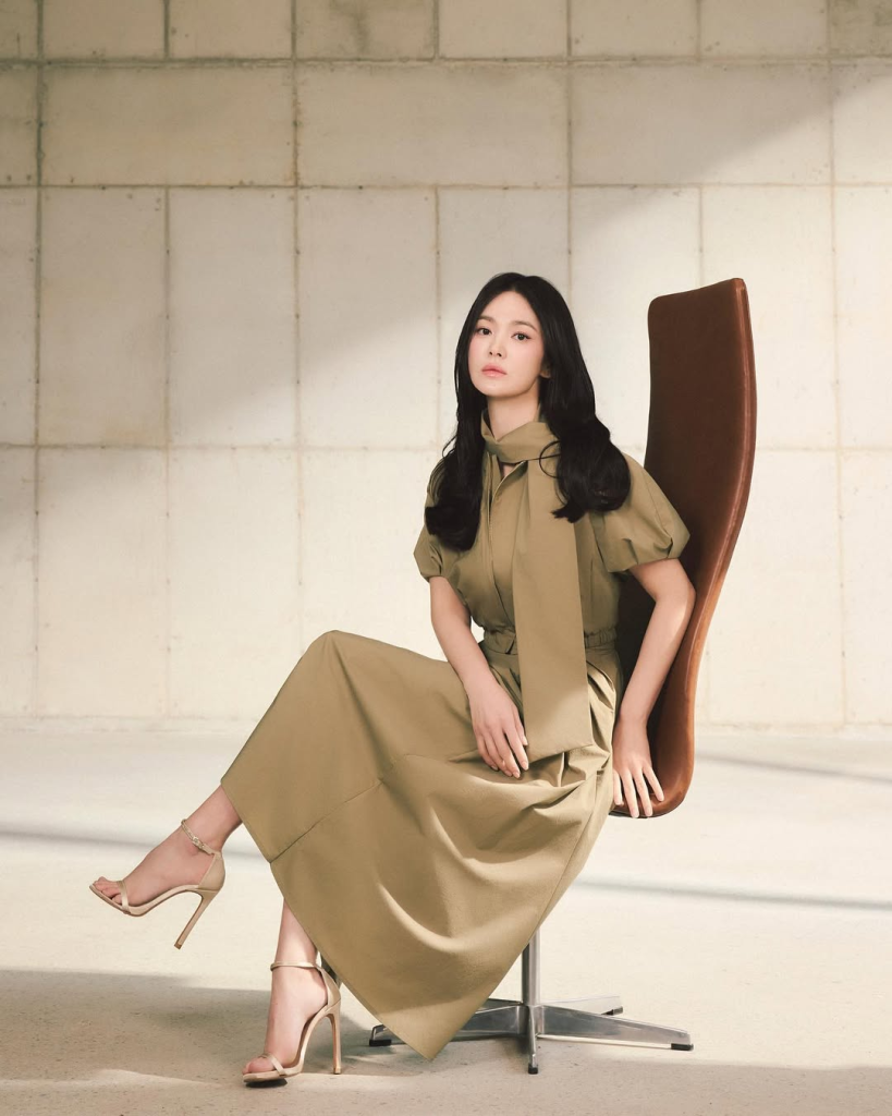Song Hye Kyo cùng những bản phối màu trung tính đúng chuẩn quý cô thanh lịch