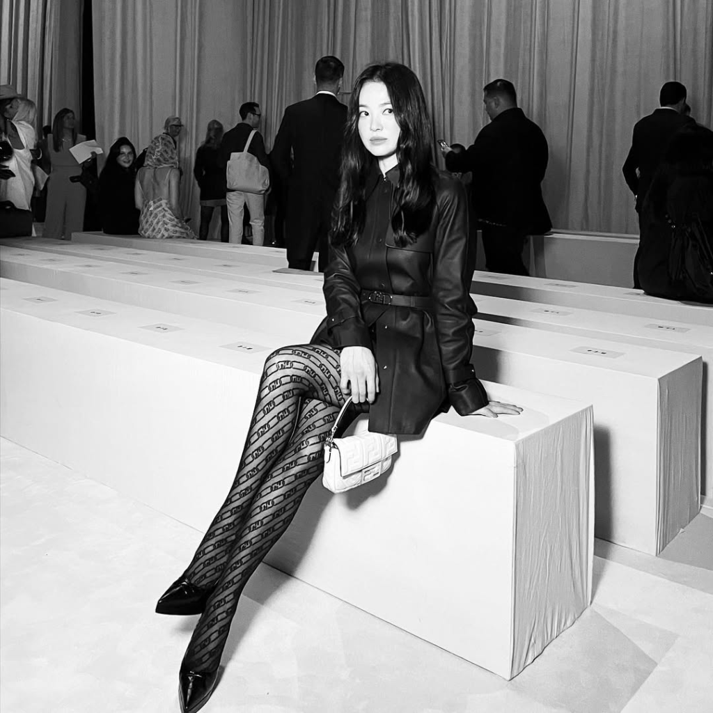 Song Hye Kyo cùng những bản phối màu trung tính đúng chuẩn quý cô thanh lịch