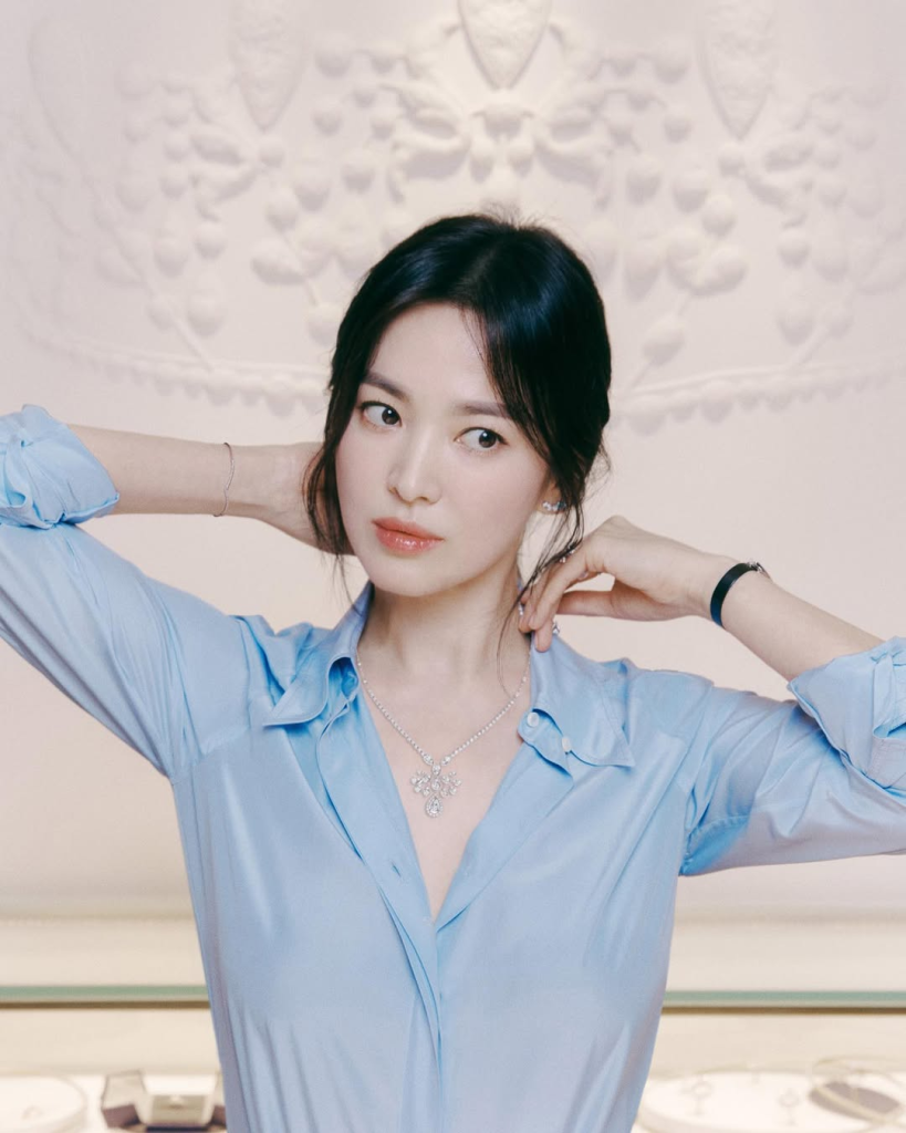 Song Hye Kyo cùng những bản phối màu trung tính đúng chuẩn quý cô thanh lịch