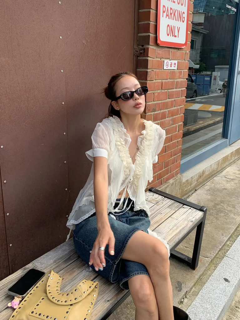 Ảnh: @surfinyou - Tổng hợp gợi ý phối đồ dáng tam giác ngược từ sao quốc tế