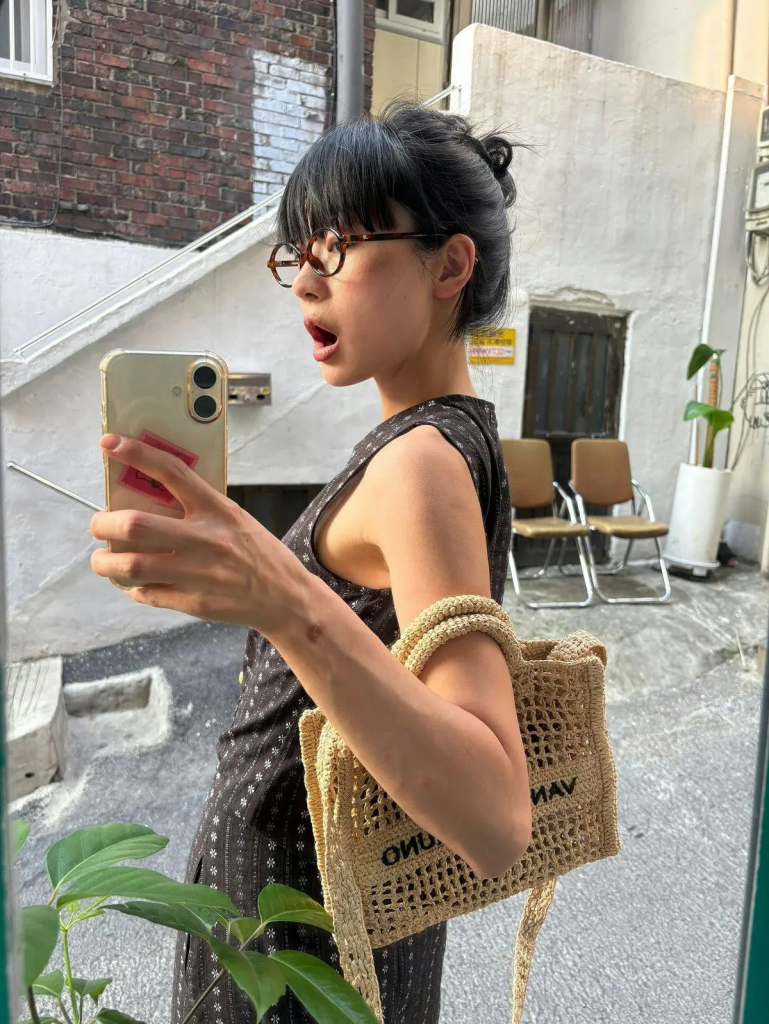 Tổng hợp kiểu kính thời trang cho ngày mặt mộc vẫn xinh chuẩn style "Clean girl"