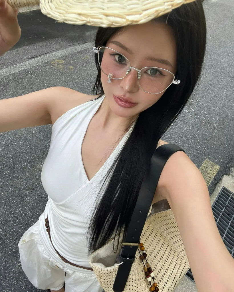 Tổng hợp kiểu kính thời trang cho ngày mặt mộc vẫn xinh chuẩn style "Clean girl"