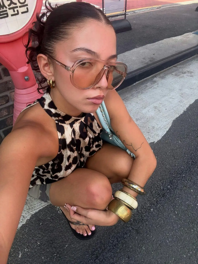 Tổng hợp kiểu kính thời trang cho ngày mặt mộc vẫn xinh chuẩn style "Clean girl"