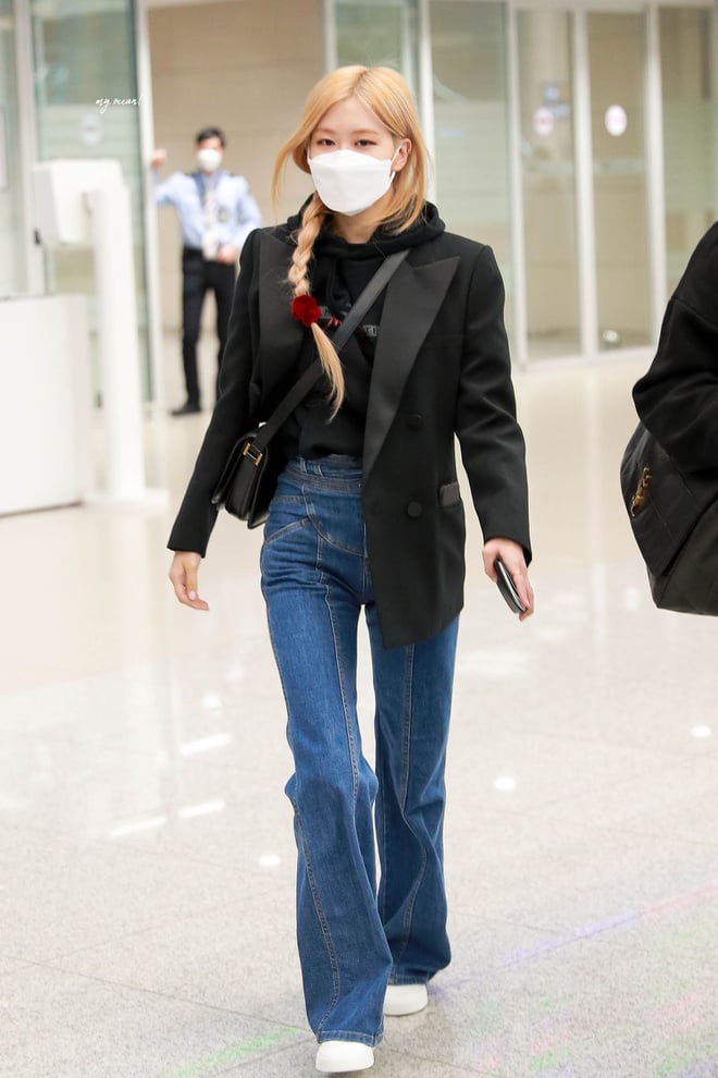 Cách phối áo blazer với quần jean nữ chuẩn style Rosé
