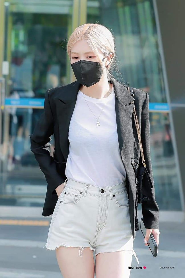 Cách phối áo blazer với quần jean nữ chuẩn style Rosé