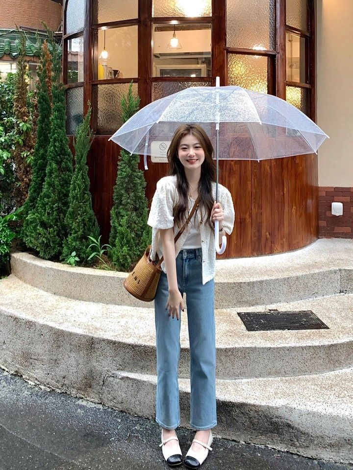 Giày bệt với quần jeans dài – năng động mà không kém phần thanh lịch. Ảnh: internet.