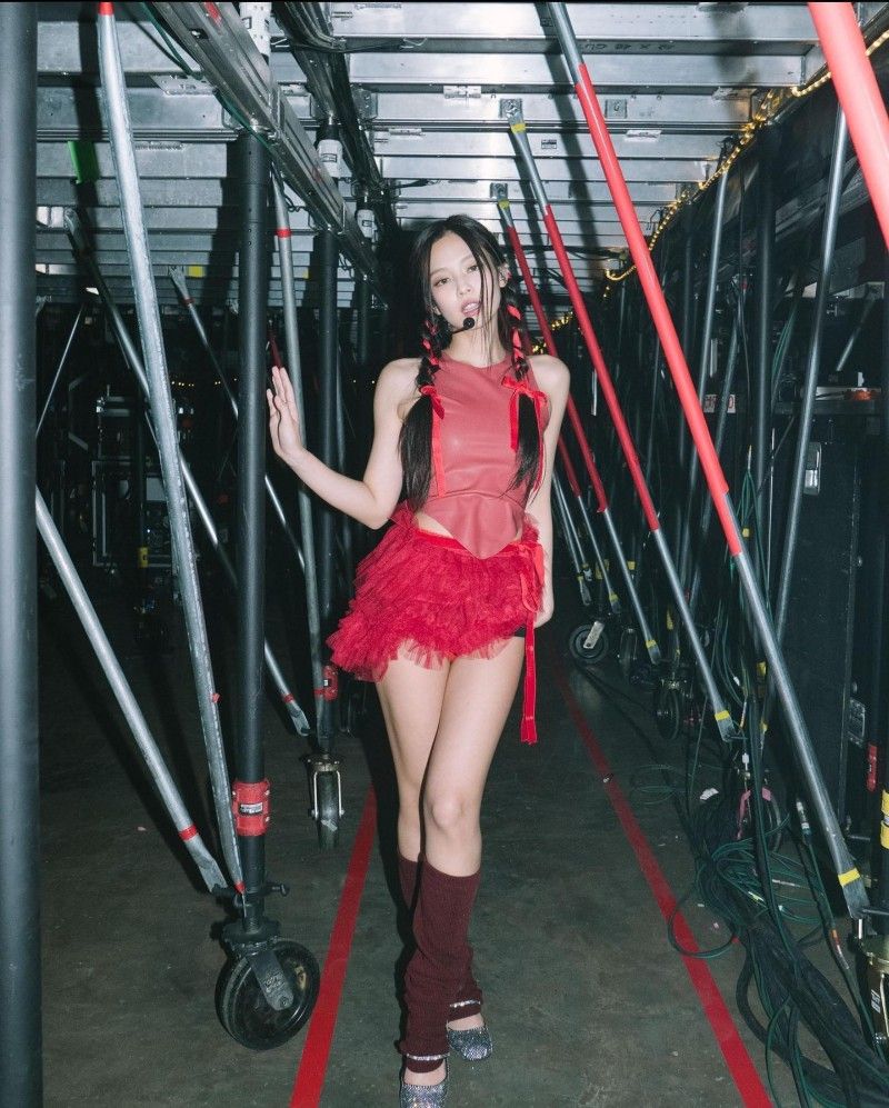 Nhờ được Jennie lăng xê mà phong cách mặc đồ kiểu ballet trở nên cực kỳ hot. Ảnh: internet.