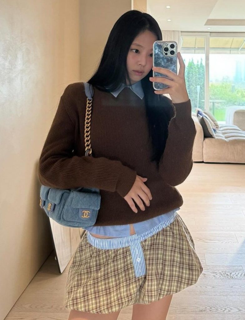 Không phải ngẫu nhiên mà mỗi lần Jennie xuất hiện với một thiết kế mới của Chanel, mạng xã hội đều bùng nổ. Ảnh: instagram @jennierubyjane.