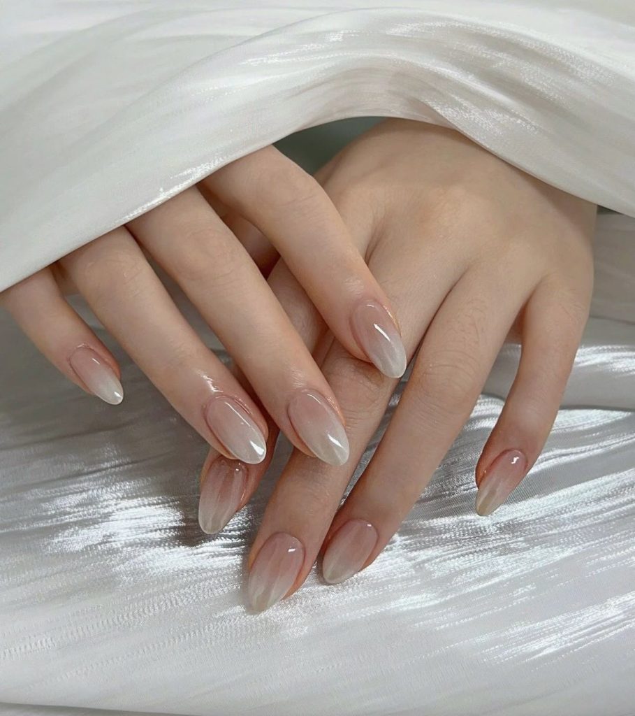 Chrome nails – hiệu ứng tráng gương sang chảnh. Ảnh: internet.
