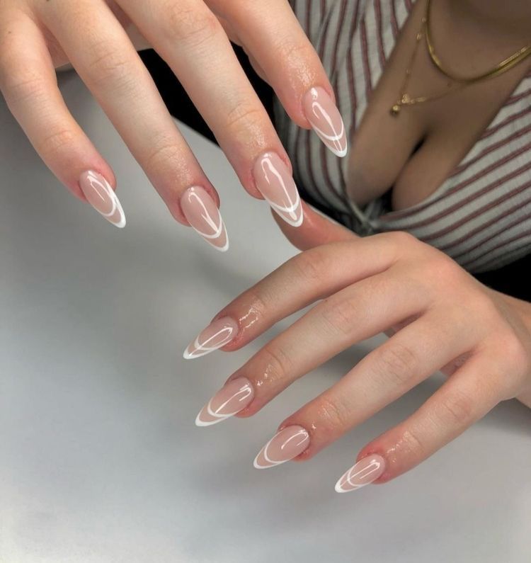 Double French nails. Ảnh: internet.