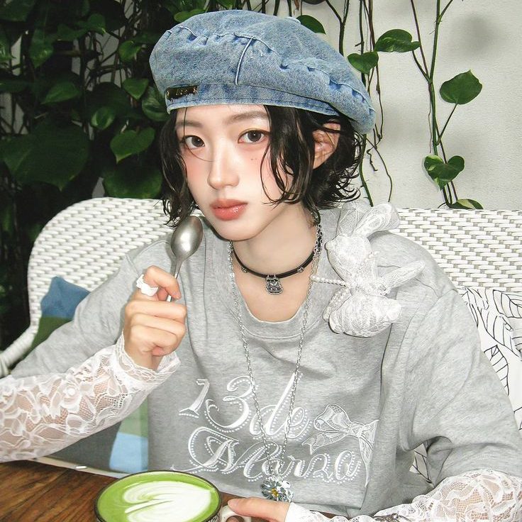 Nón denim – điểm nhấn street style cho ngày thường. Ảnh: internet.