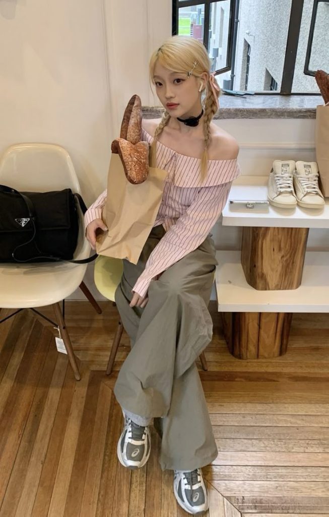Phối đồ cùng màu hồng pastel giúp nàng vừa ngọt ngào vừa thời thượng. Ảnh: internet.