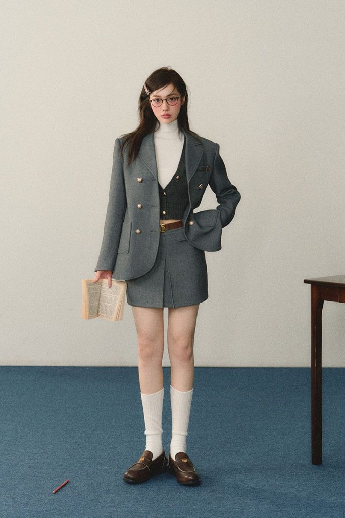 Thu về, không khí se lạnh len lỏi vào từng buổi sáng nơi công sở cũng là lúc blazer lên ngôi. Ảnh: internet.