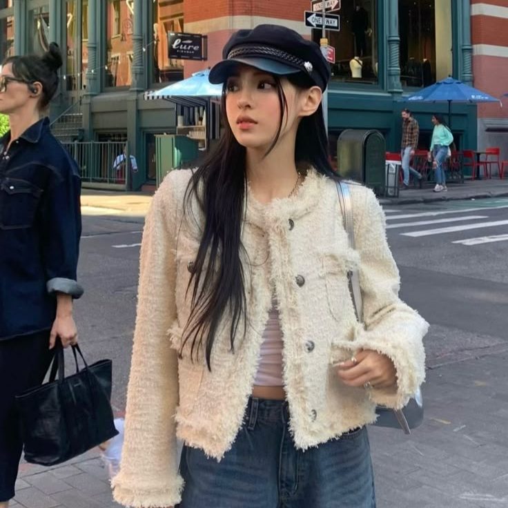 Mùa thu đông luôn là thời điểm áo tweed “lên ngôi” trong tủ đồ của các nàng. Ảnh: internet.