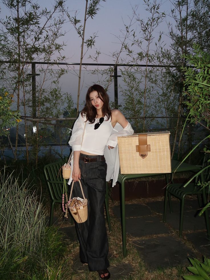 Cá tính nhưng vẫn ngọt ngào – phong cách đời thường của Sana. Ảnh: instagram @m.by__sana.