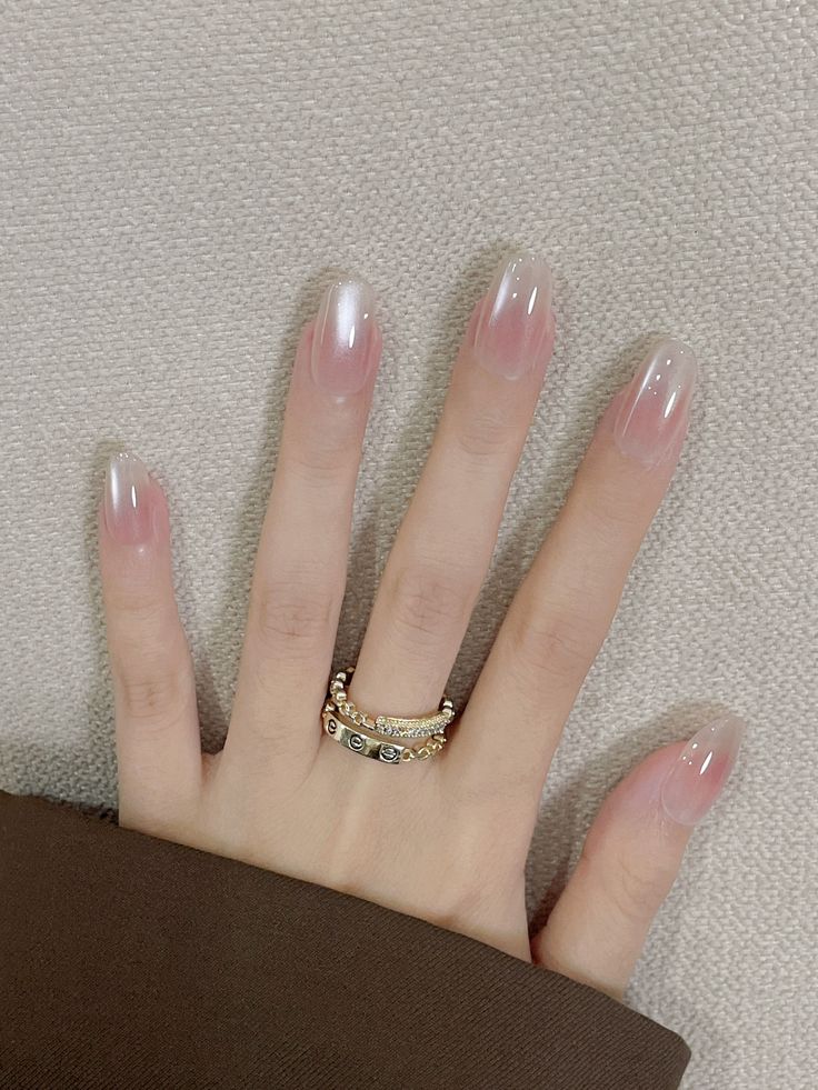 Cat eye nails – ánh sáng bí ẩn của đá quý. Ảnh: internet.