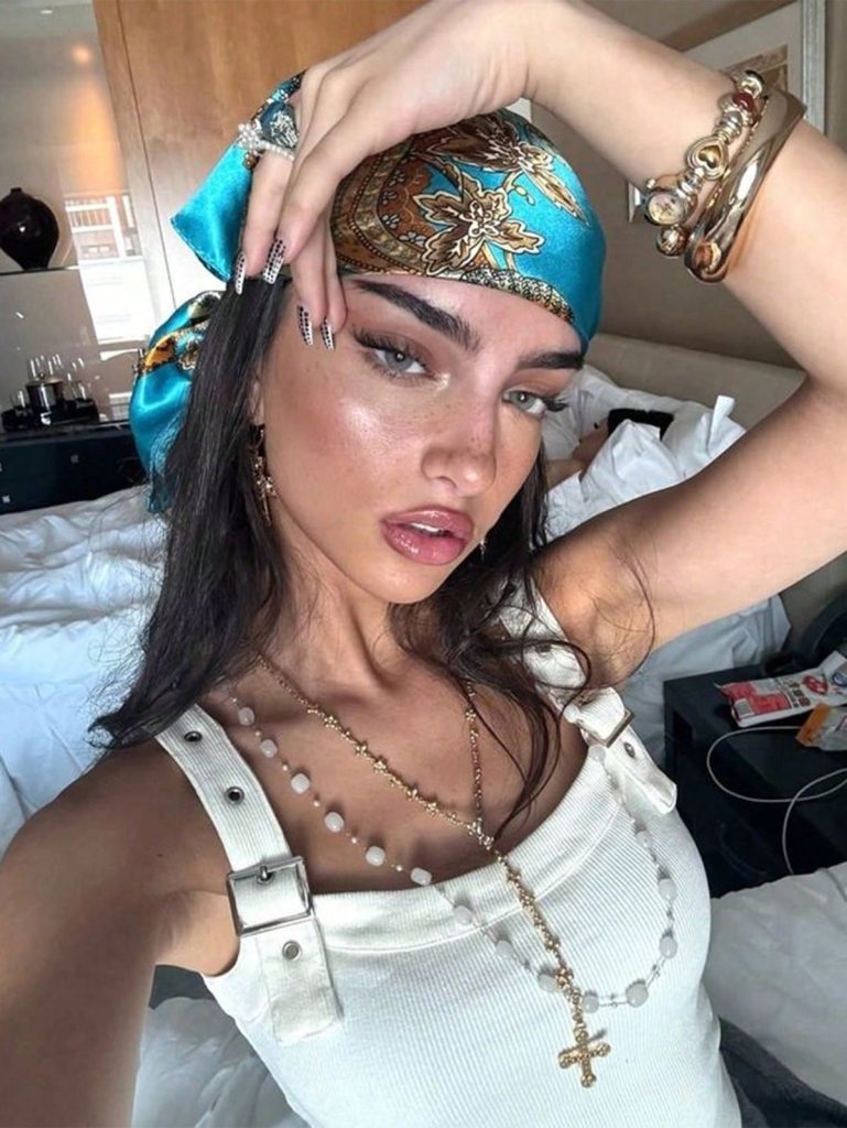 Khăn bandana – biểu tượng nổi loạn đầy màu sắc. Ảnh: internet.