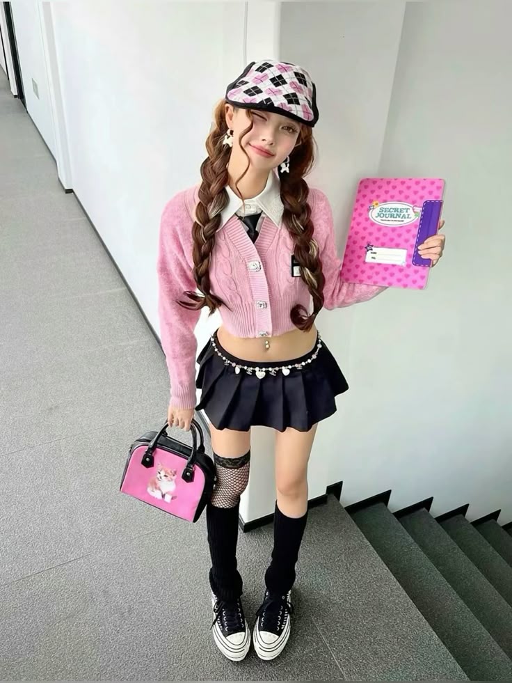 Phối đồ cùng màu hồng pastel giúp nàng vừa ngọt ngào vừa thời thượng. Ảnh: internet.