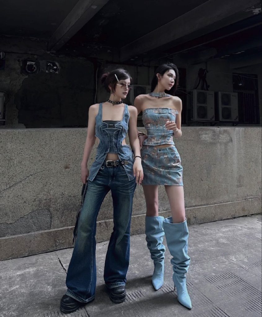 Sức hút bền bỉ của set đồ denim on denim. Ảnh: internet.