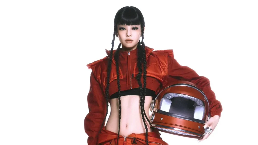 trang phục trong MV "Mantra" của Jennie. Ảnh: internet.