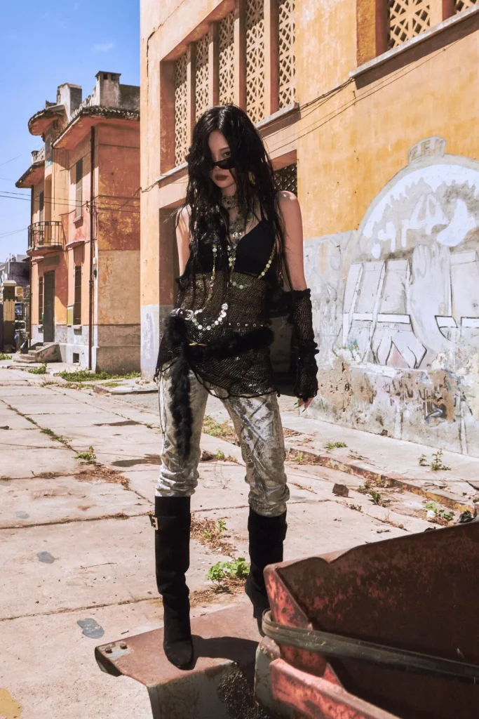 Phụ kiện đem lại điểm nhấn cho toàn bộ outfit. Ảnh: internet.